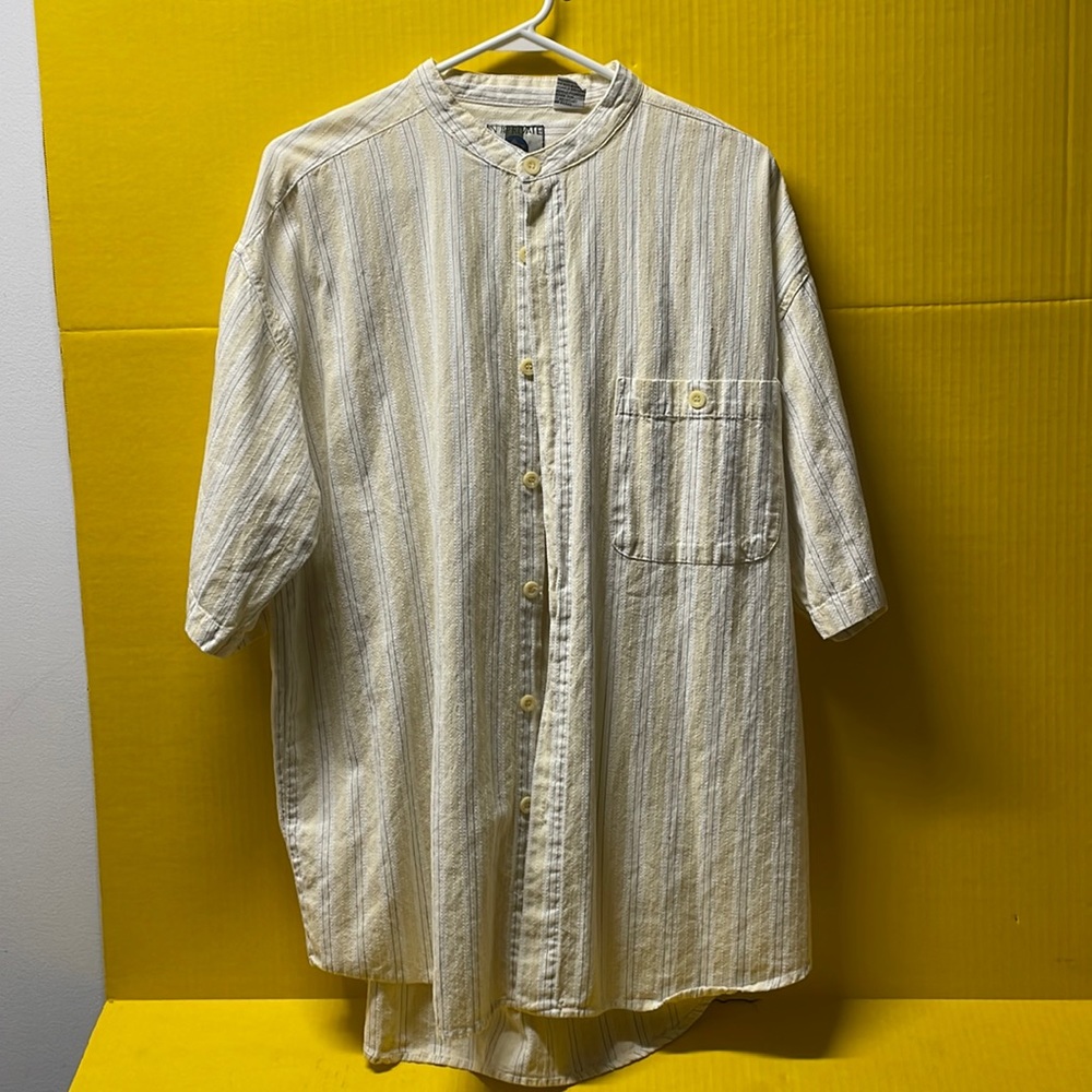 In Private cream/black striped button down short sleeve shirt. Size Large